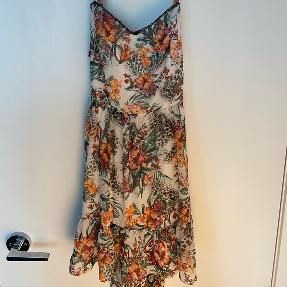 White floral print dress with black lace edging - Picture 2 of 5